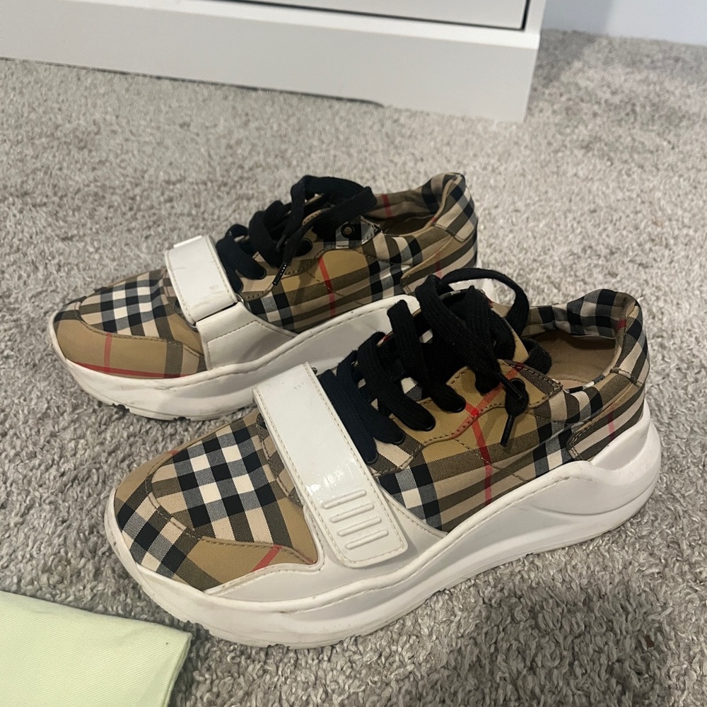 Women’s Burberry sneakers